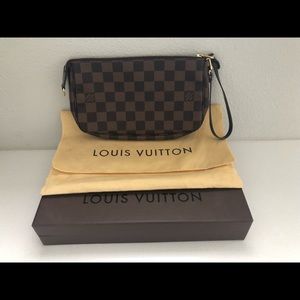 Louis Vuitton Damier Pochette